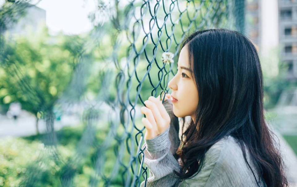 “错。”法正摇了摇头，有些怜悯的看向刘璋：“到现在还没明白吗？他只是一个诱因，若非军中将士早已对你不满，就算真有此事，又怎会十万大军皆叛？这一切，皆因你无能而起。”
